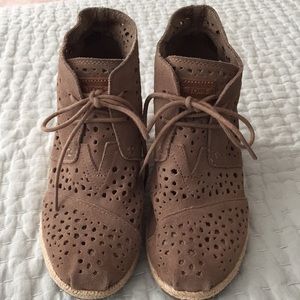 TOMS Women’s wedge heel boots